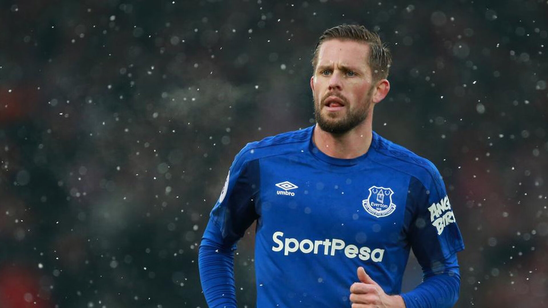 2022年季后赛：库里在第三节一人投中五个三分，瞬间锁定胜局，库里本赛季投进了多少三分